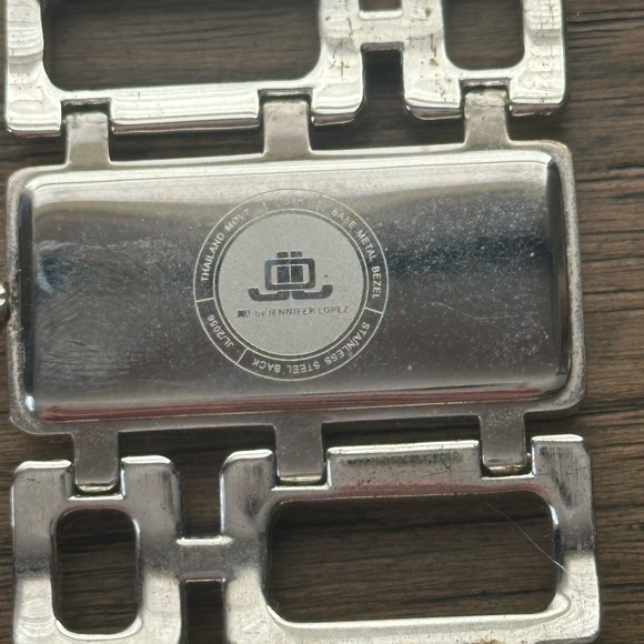 JLo Watch - Jennifer Lopez - Picture 6 of 7